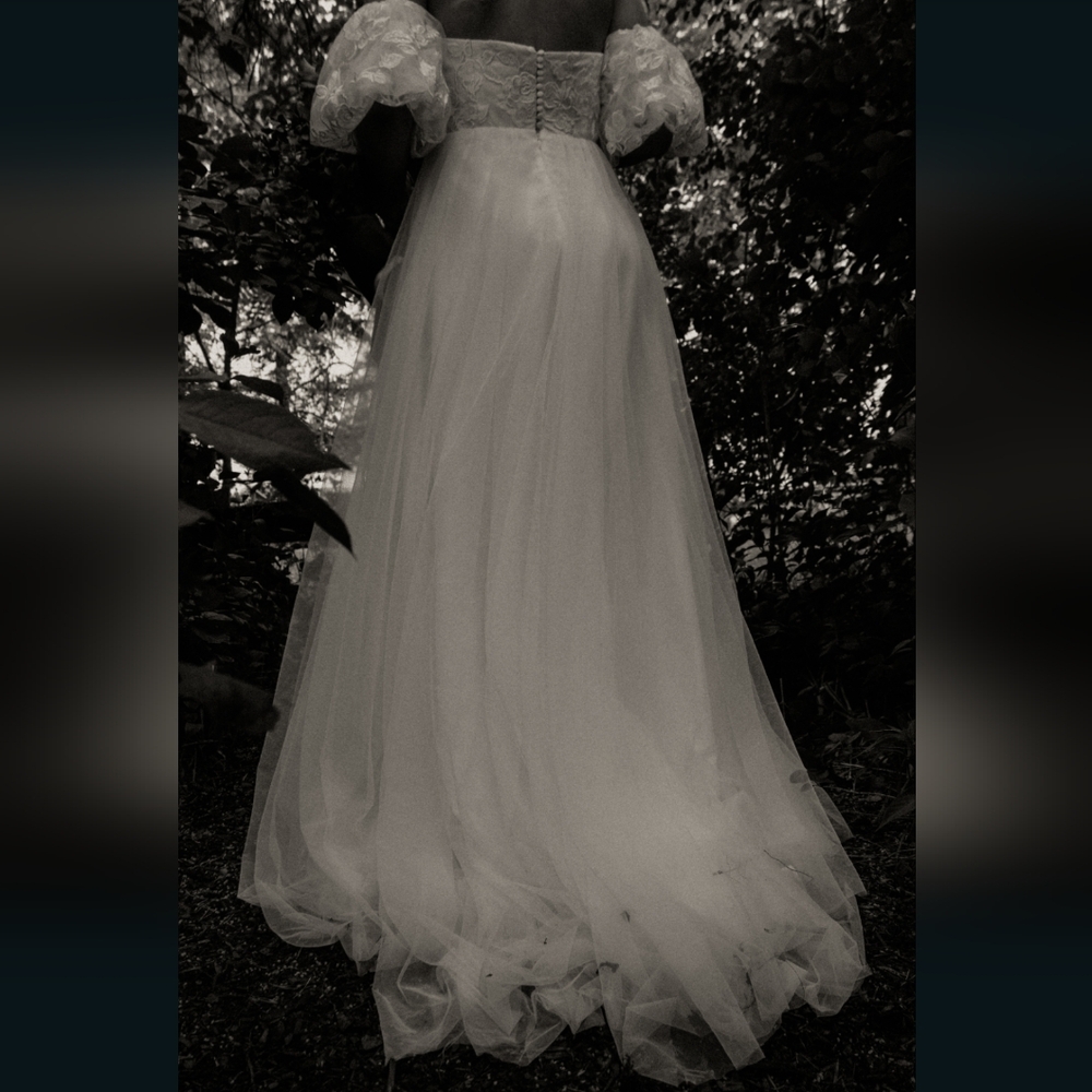 Wedding dress - Picture 3 of 3